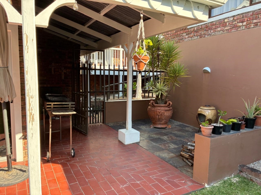 7 Bedroom Property for Sale in Heather Park Western Cape